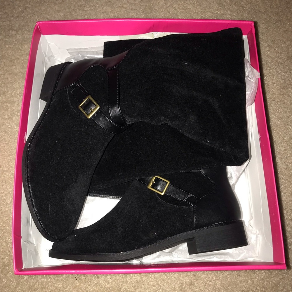 Black Flat Boots *WIDE CALF*